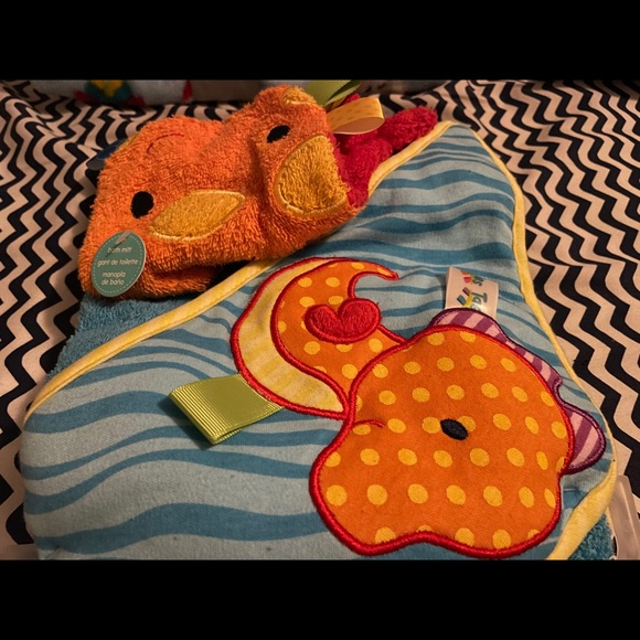 Taggies Other - NWT towel and baby bath mit